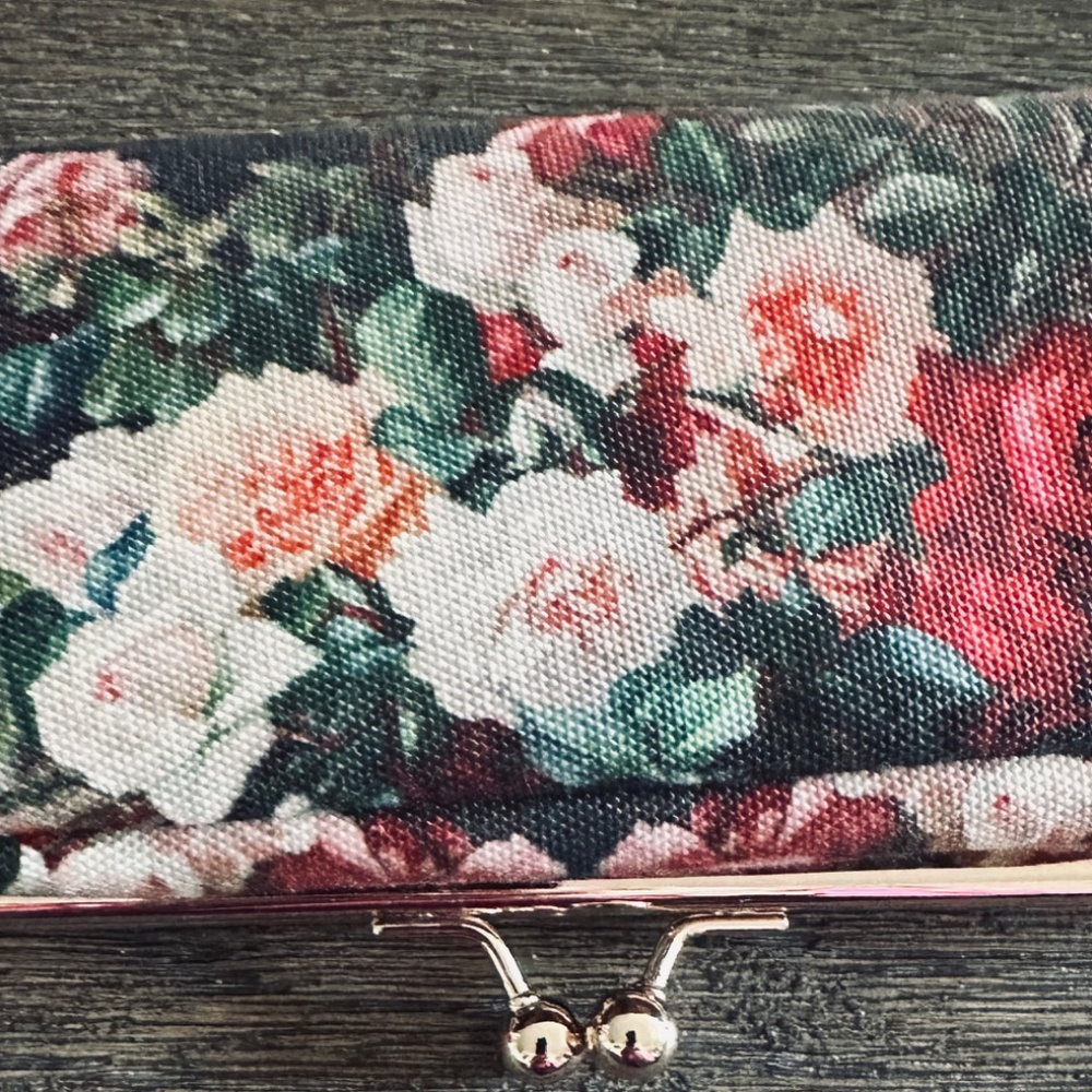 Pill Case flowered outer case. - Picture 2 of 7